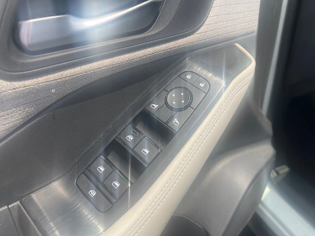 Used 2023 White Nissan SV image 3