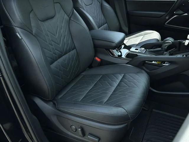 Used 2025 Black Kia EX X-Line image 35