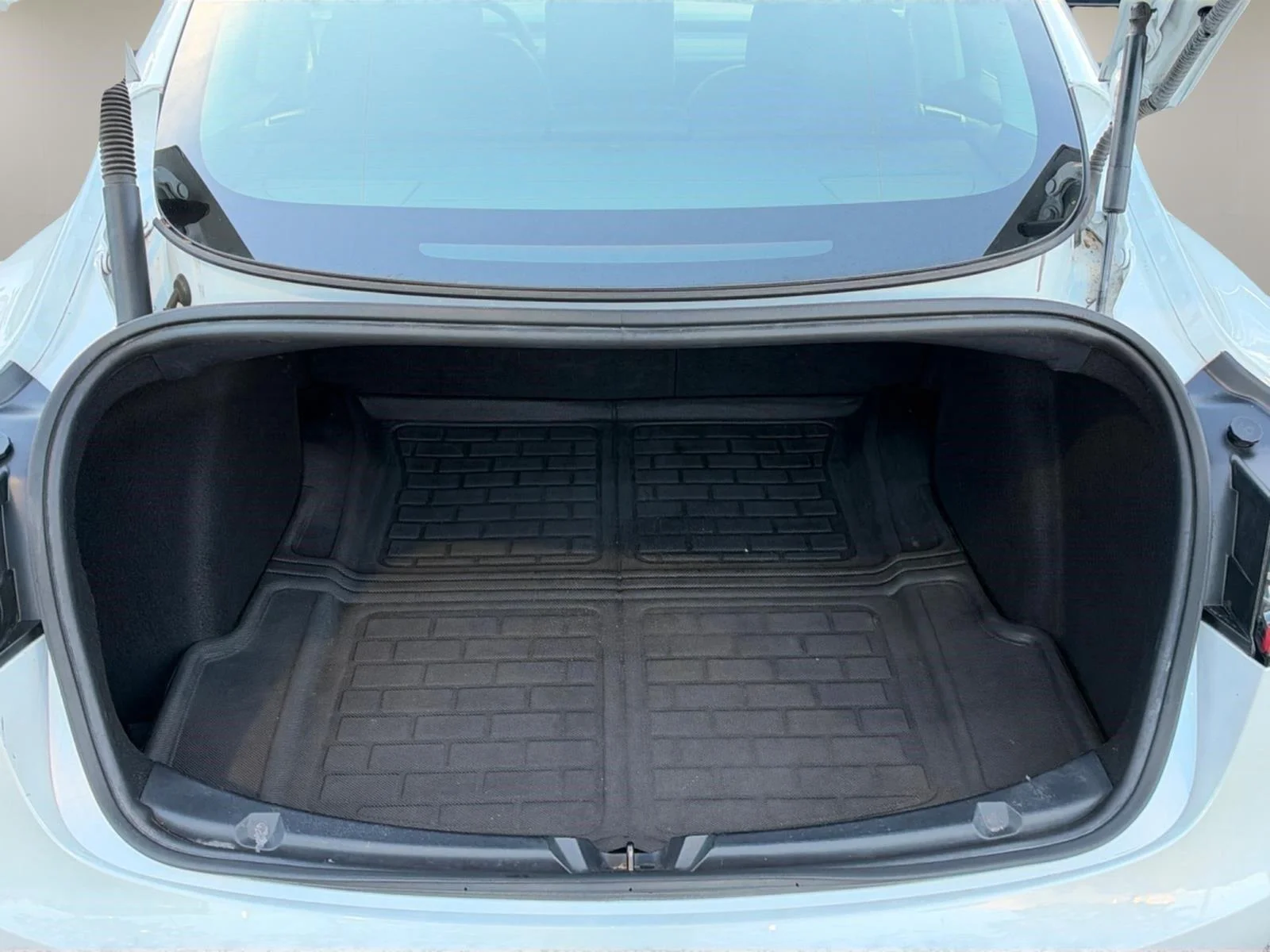 Used 2022  Tesla Long Range image 5