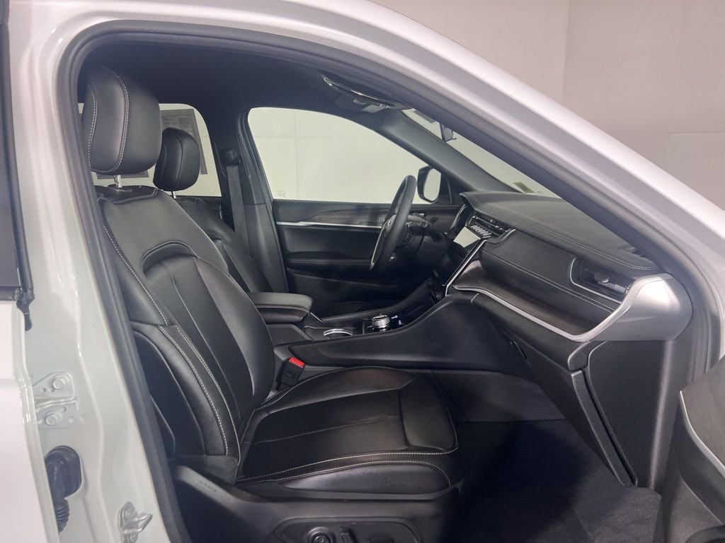Used 2025 White Jeep Limited image 19