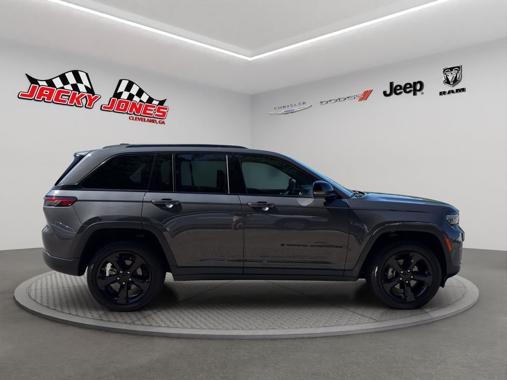 Used 2024 Baltic Gray Metallic Clearcoat Jeep Altitude X image 12