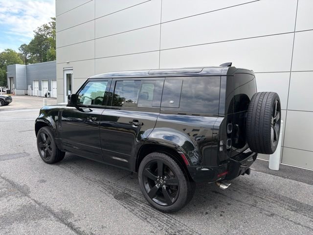 Used 2023 Santorini Black Metallic Land Rover V8 image 3