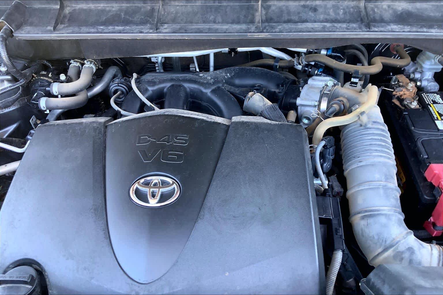 Used 2020 Magnetic Gray Metallic Toyota XLE image 32