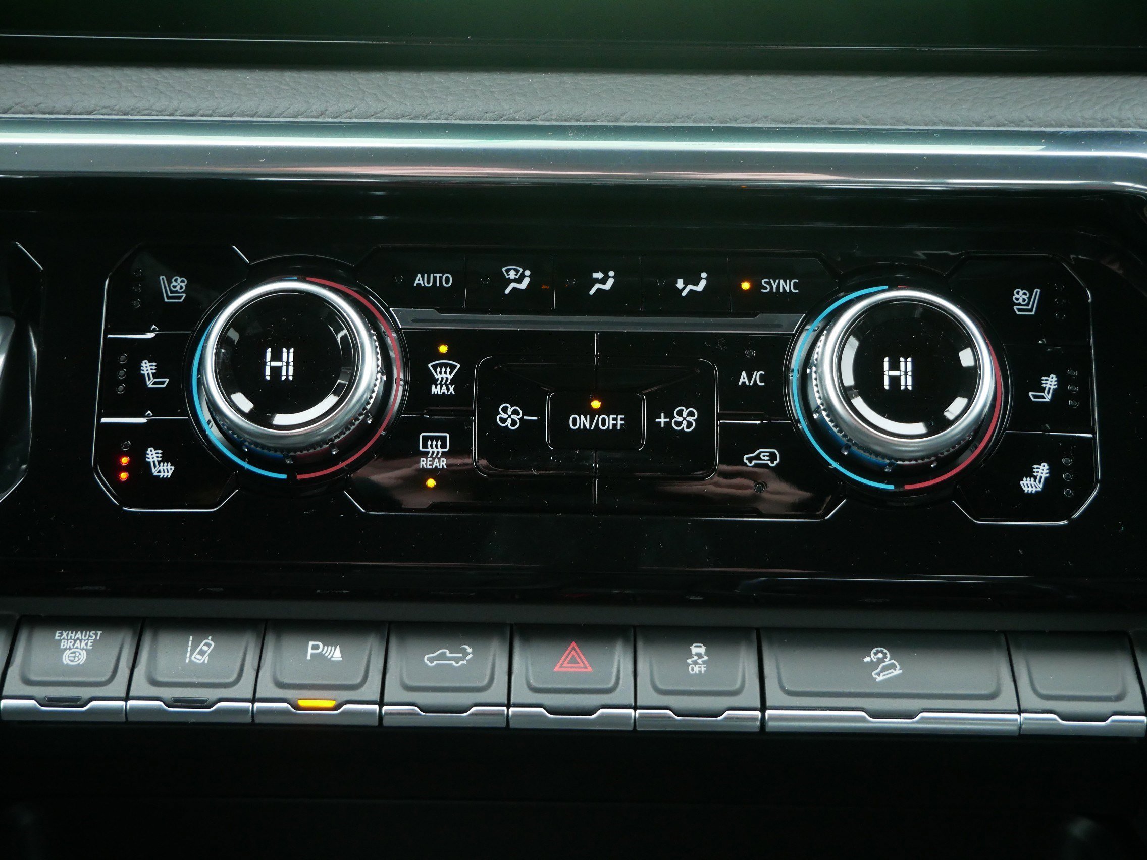 2026 GMC Sierra 3500HD Denali - Photo 8