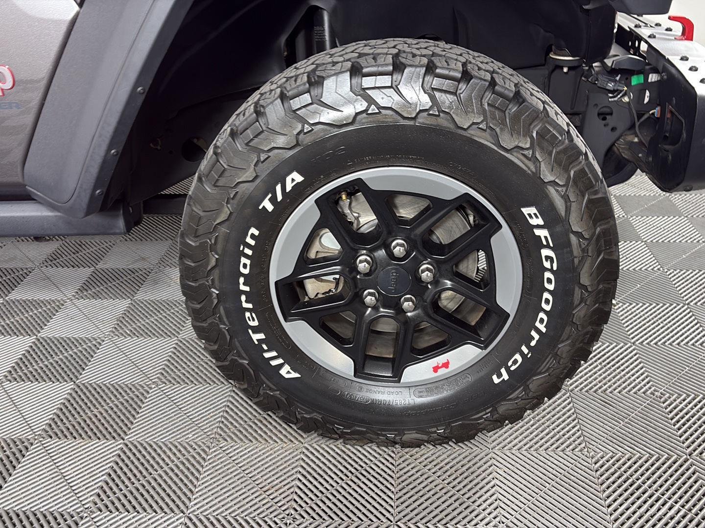 Used 2019 Granite Crystal Metallic Clearcoat Jeep Rubicon image 13