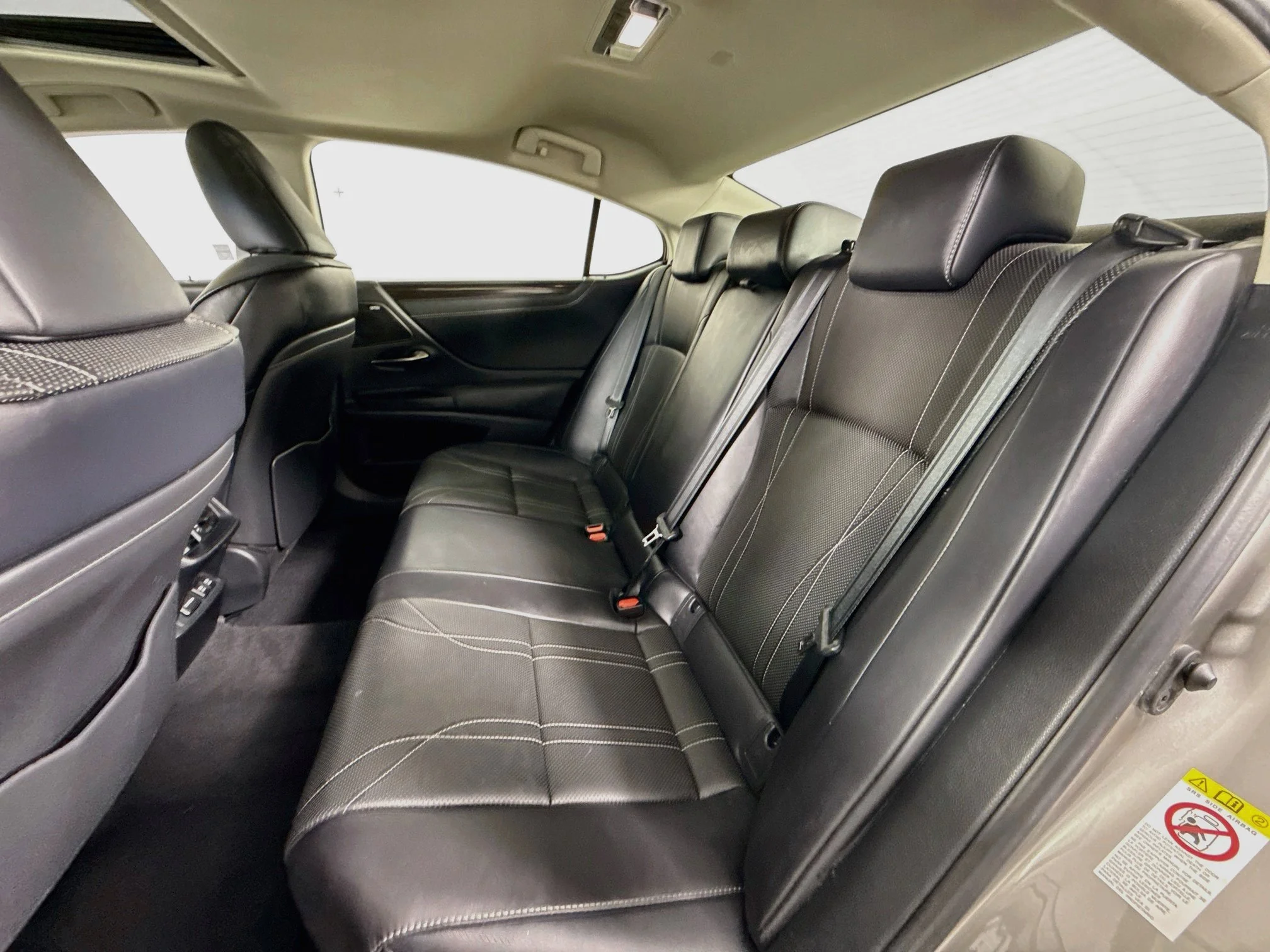 Used 2019 Silver Lexus 300h Luxury image 24
