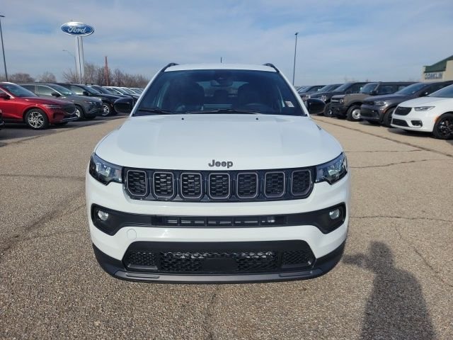 New 2026 Bright White Clearcoat Jeep Latitude image 16