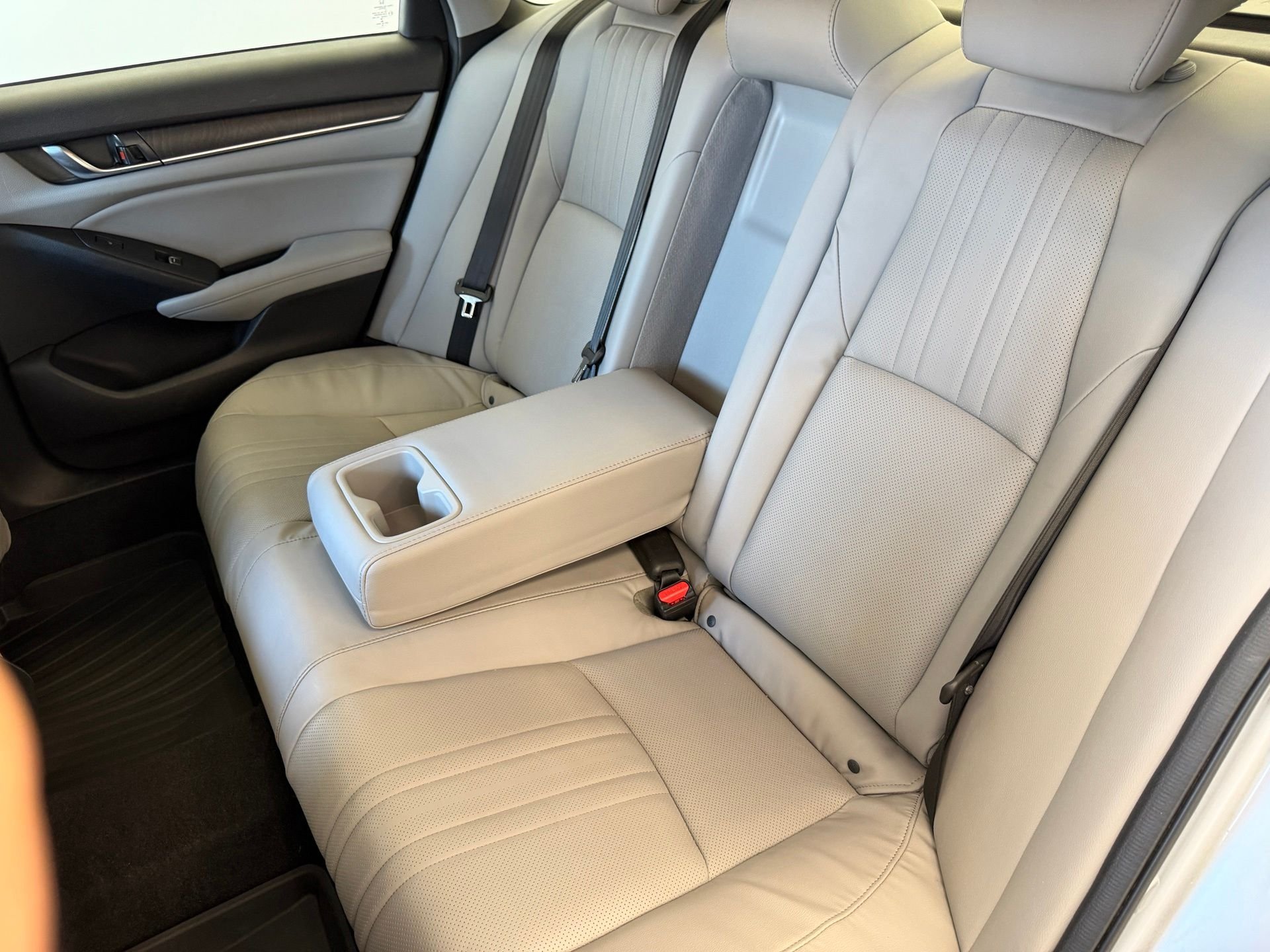 Used 2018 Silver Honda Touring image 31