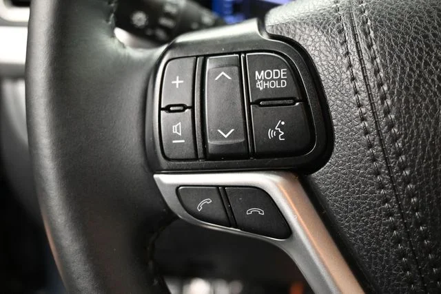 Used 2019 Blue Toyota XLE image 19