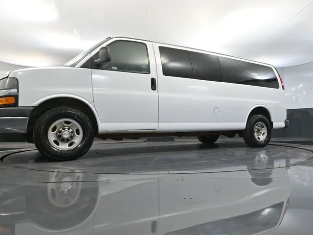2017 Chevrolet Express Passenger LS - Photo 43