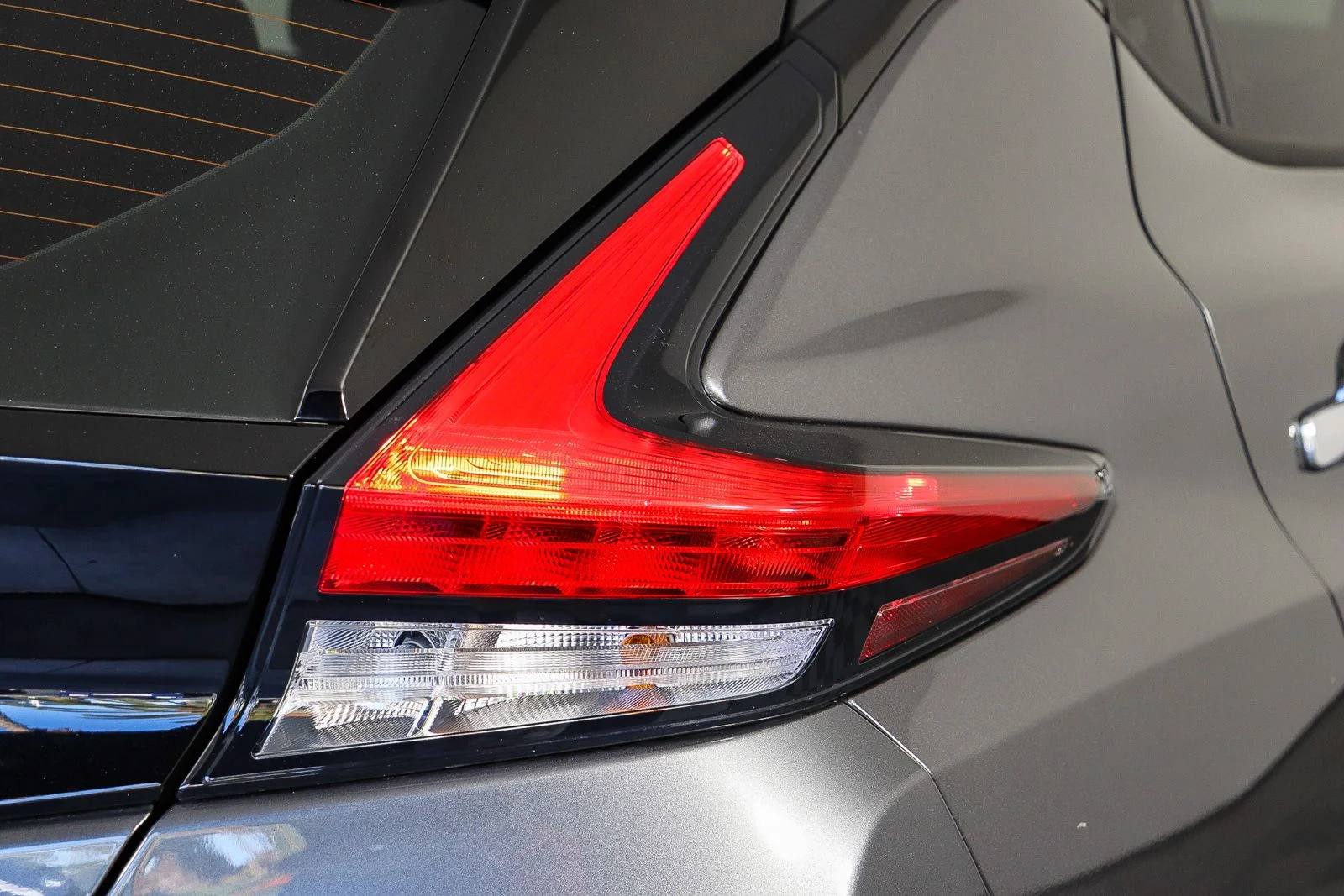 Used 2025 Gray Nissan S image 9