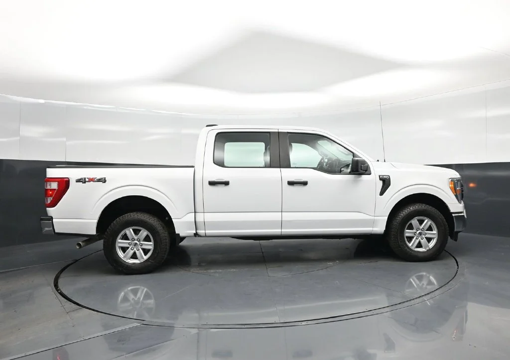 Used 2021 White Ford XL image 19