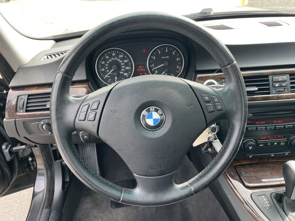 Used 2006 Black BMW 330xi image 16