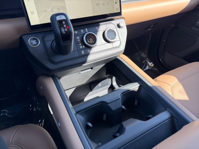 New 2026 Carpathian Grey Land Rover X-Dynamic SE image 19