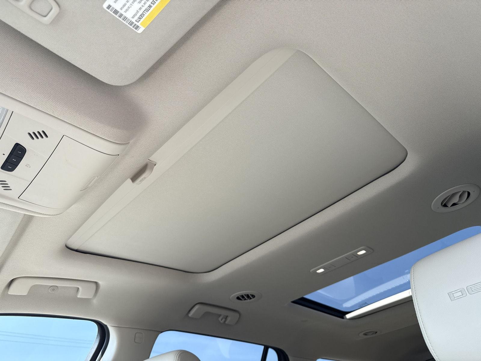 Used 2023 White Frost Tricoat GMC Denali image 9