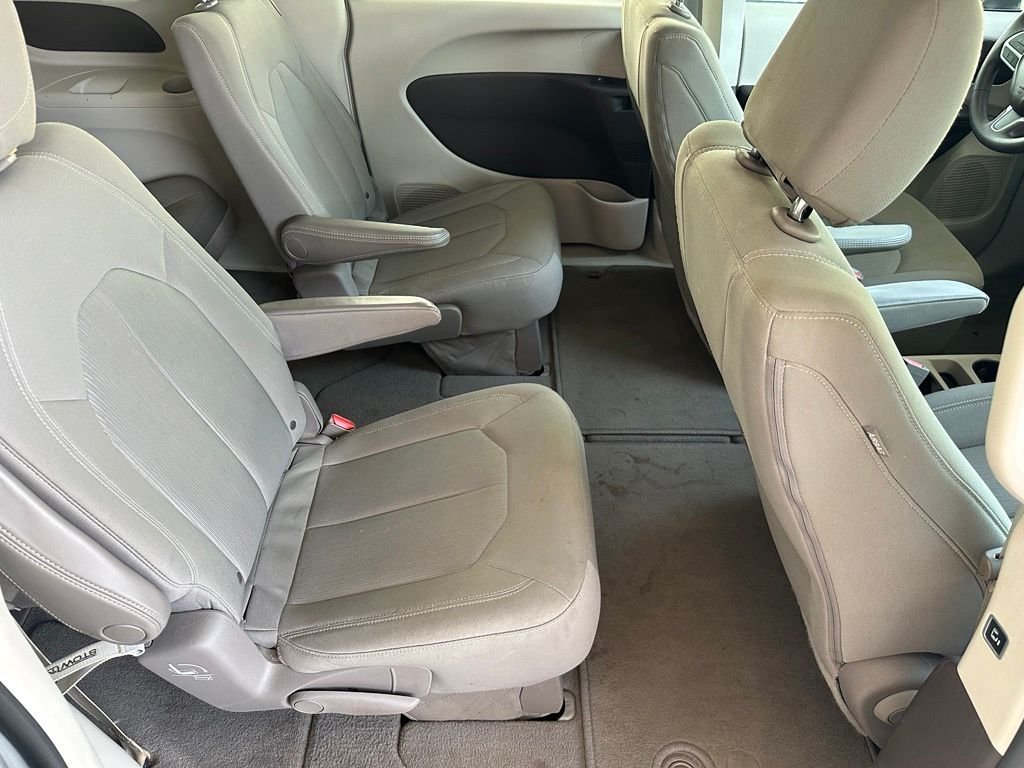 Used 2017 White Chrysler Touring image 33