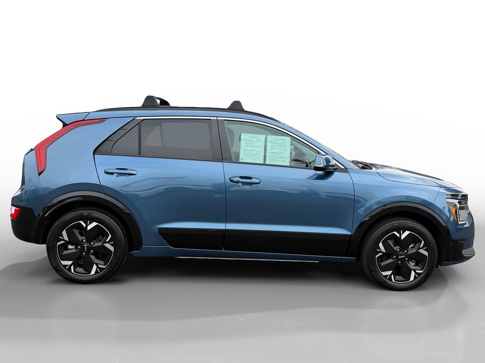 Used 2024 Mineral Blue Kia Wind image 6