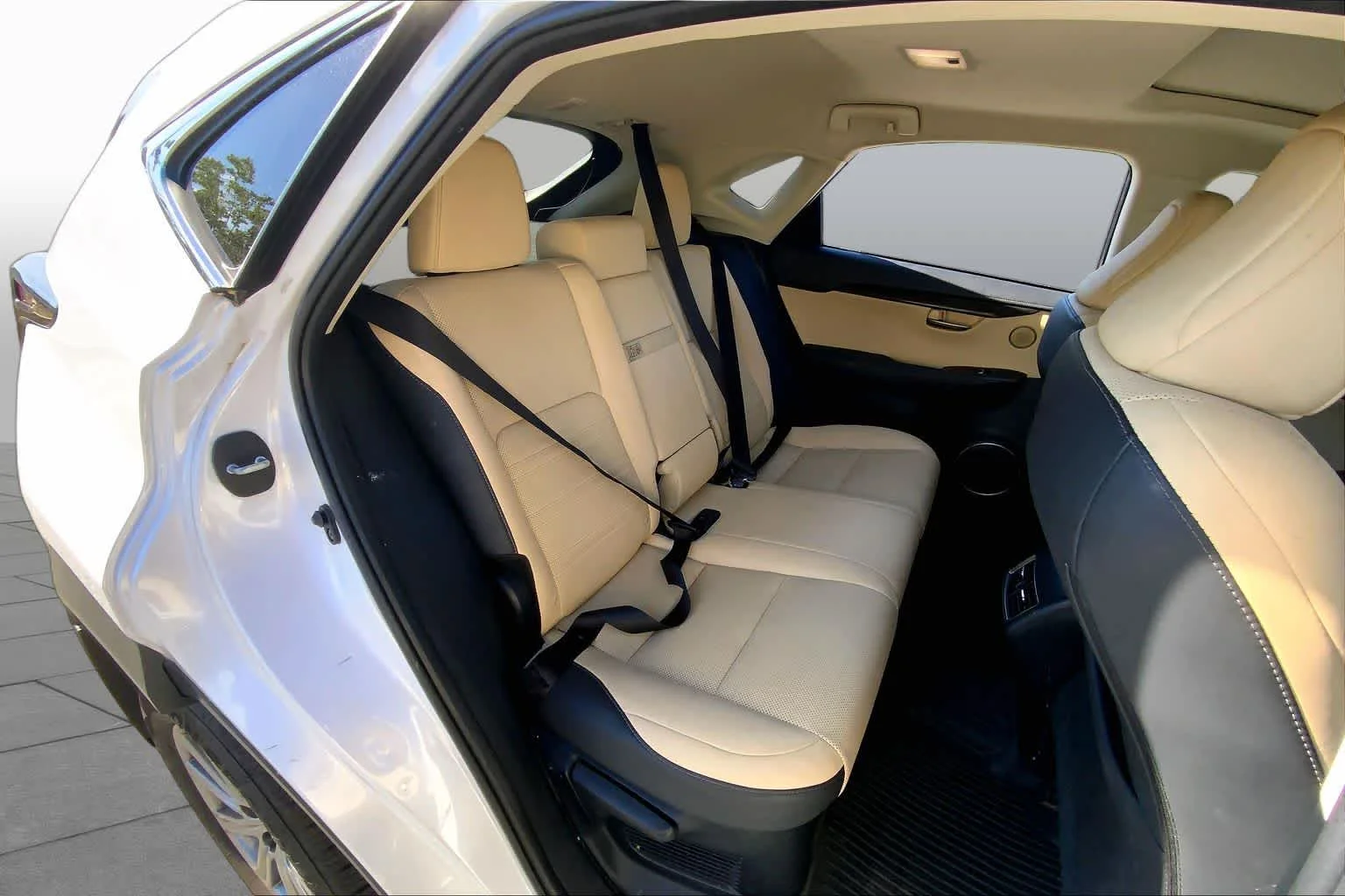 Used 2021 Eminent White Pearl Lexus  image 20