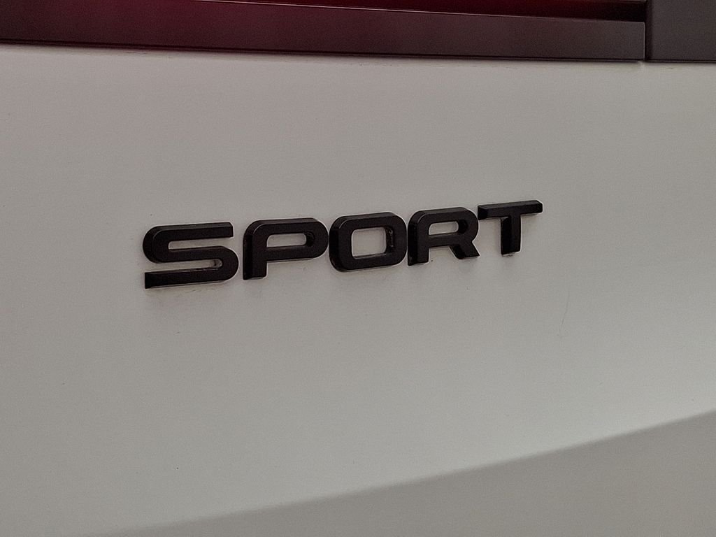Certified Used 2024 Fuji White Land Rover Dynamic SE image 32