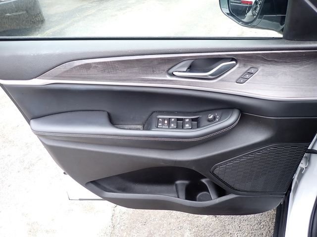 Used 2023 White Jeep Limited image 17