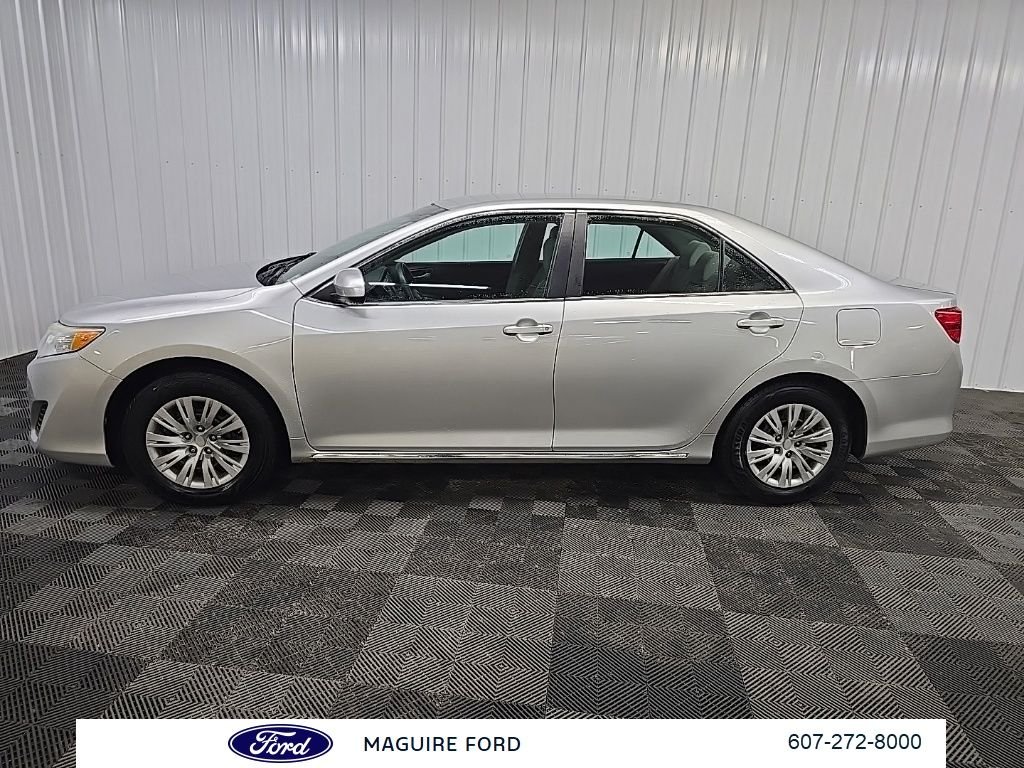 Used 2014 Silver Toyota LE image 6