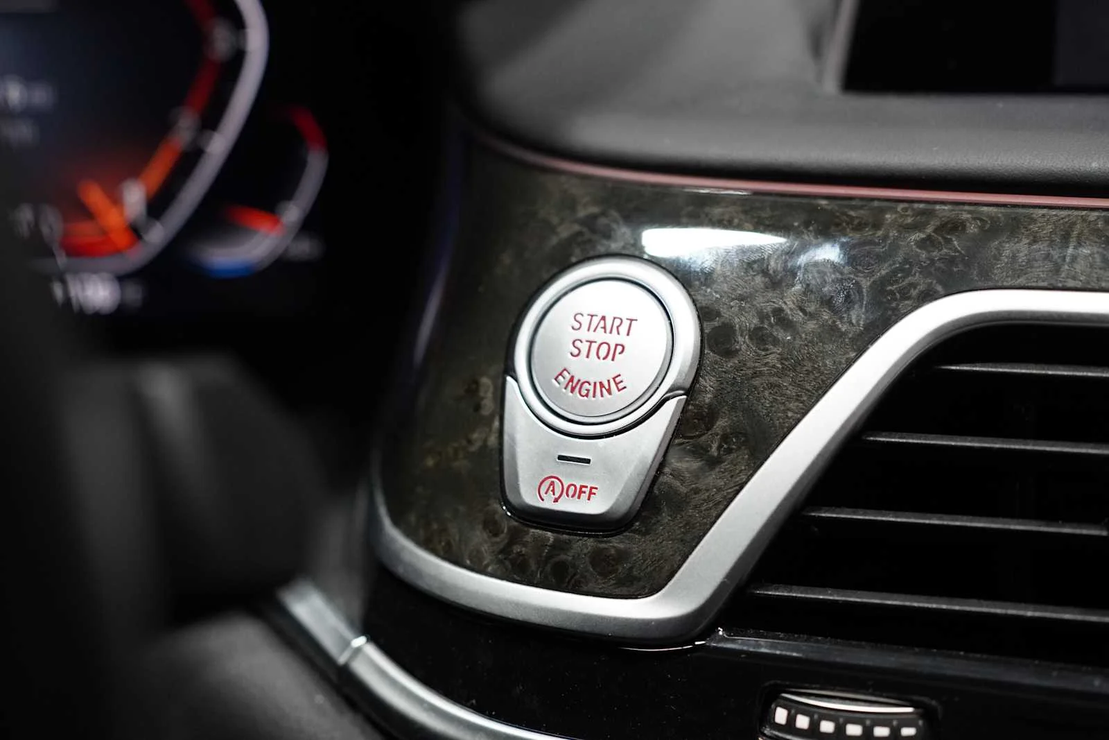 Used 2020 Black Sapphire Metallic BMW 740i xDrive image 19