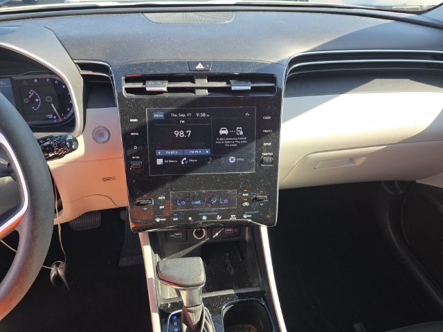 Used 2024 White Hyundai SEL image 13