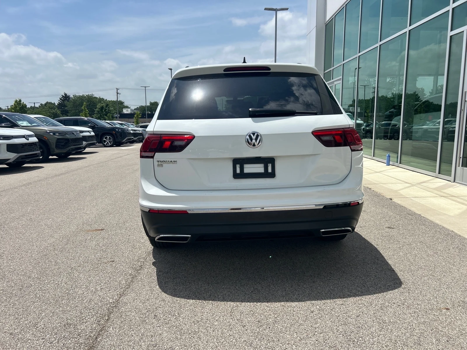Used 2020 Pure White Volkswagen SE 4Motion image 4