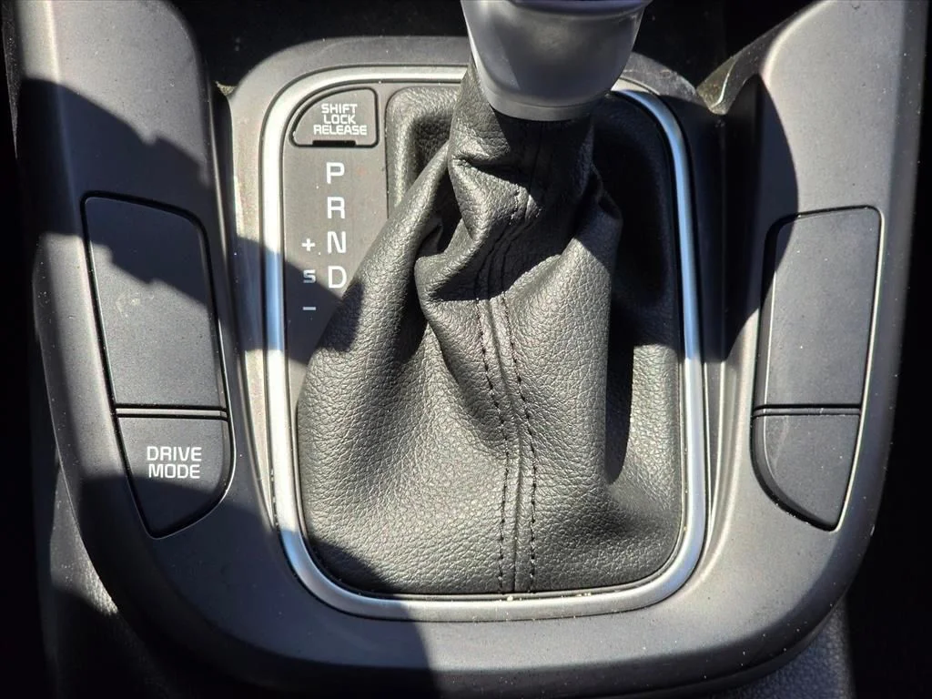 Used 2024 White Kia LX image 18
