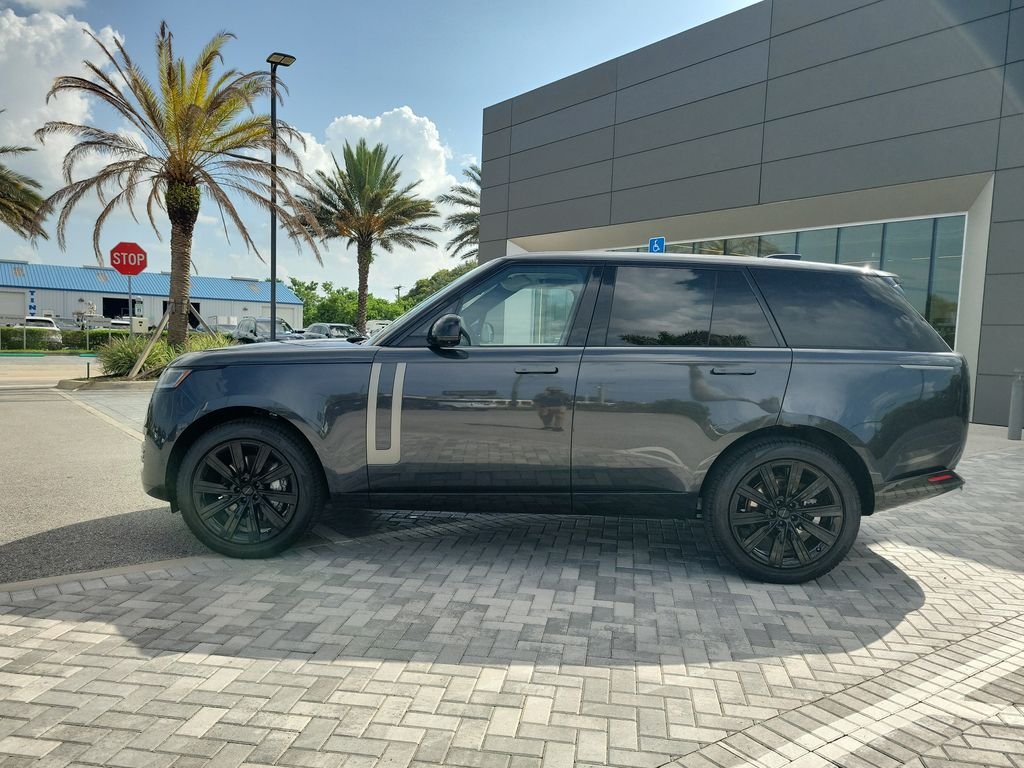 New 2026 Carpathian Grey Land Rover SE image 2