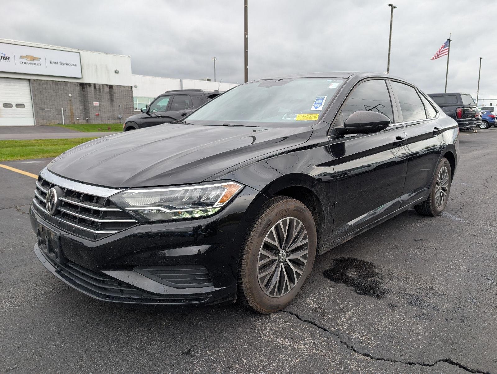 Used 2021 Black Uni Volkswagen SE image 4