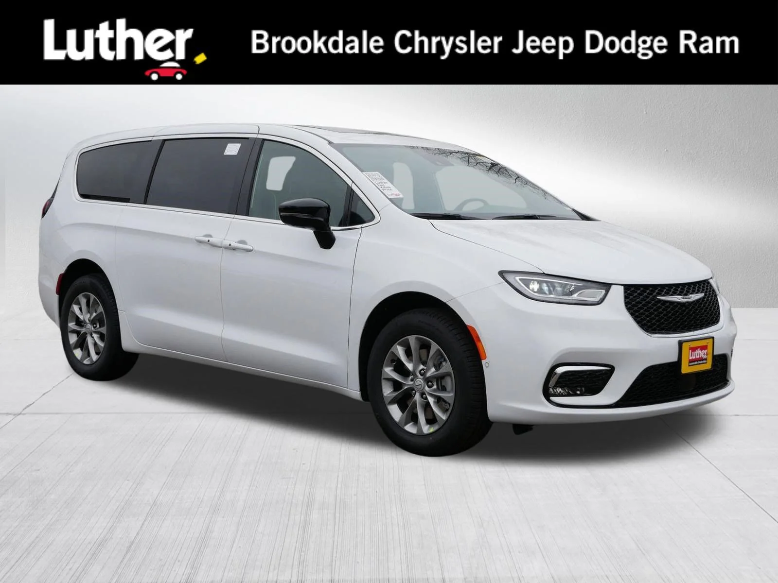 New 2026 Bright White Clear-Coat Exterior Paint Chrysler Limited image 1