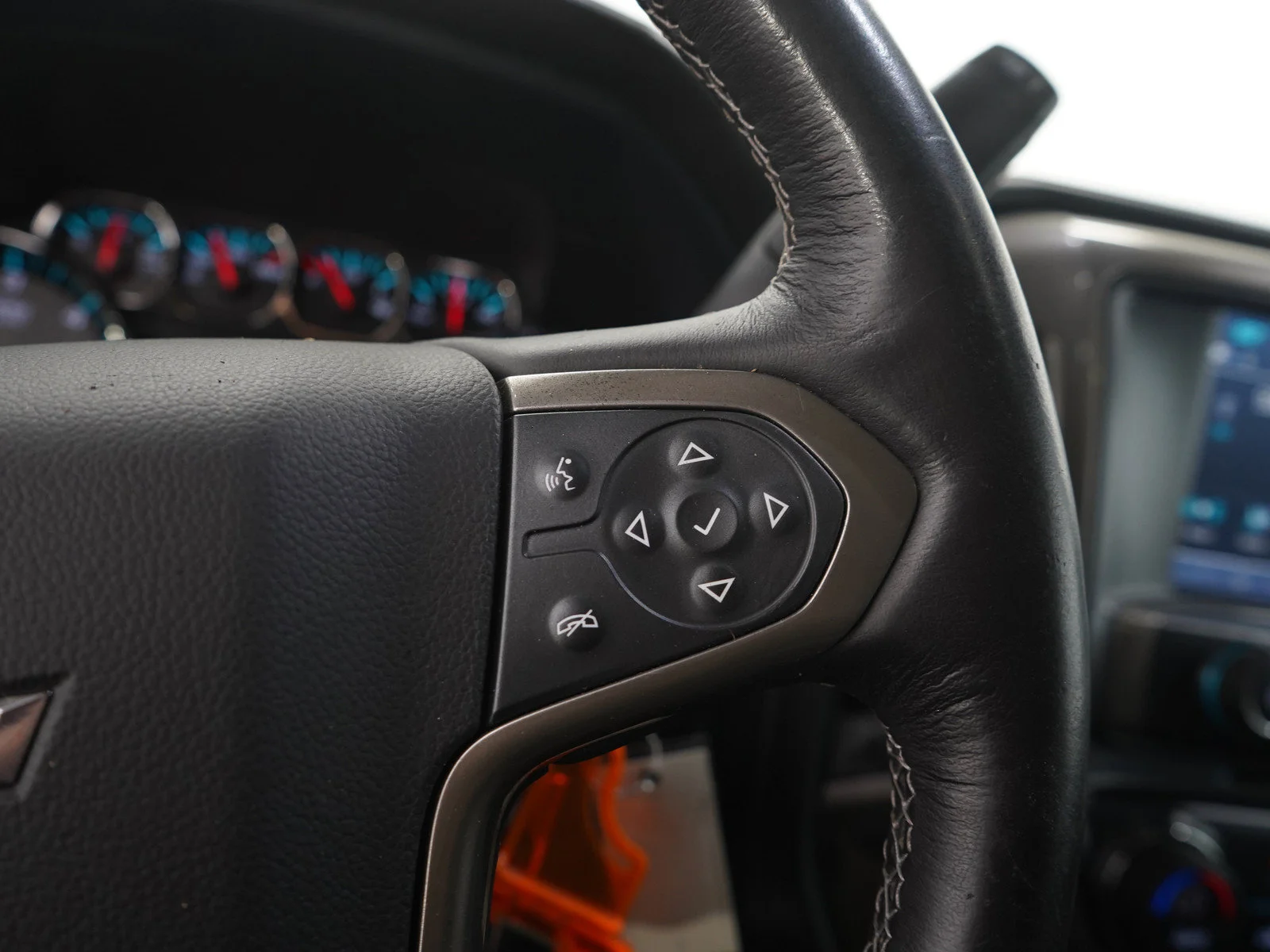 Used 2018 GRAPHITE METALLIC Chevrolet High Country image 28
