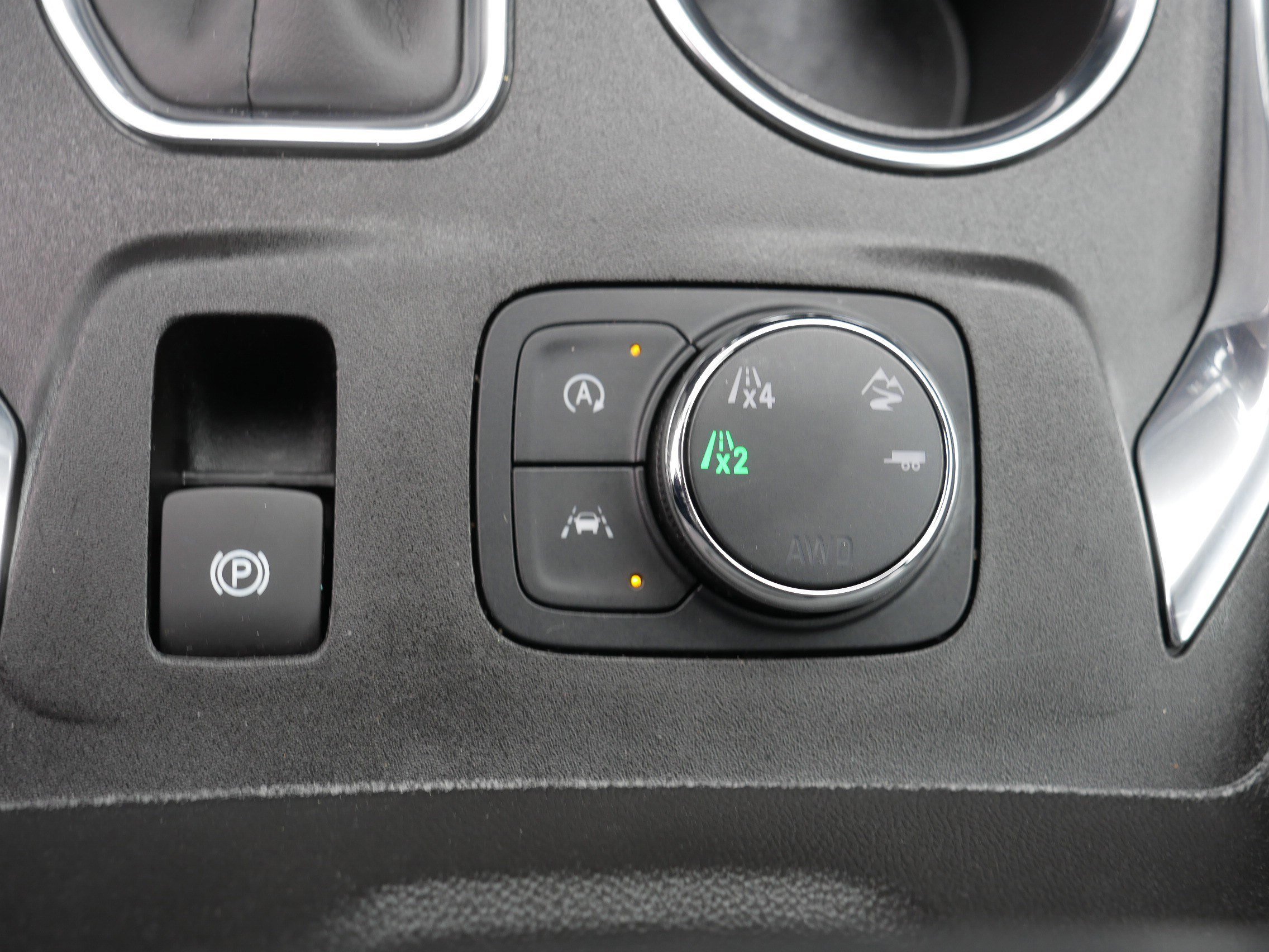 Used 2023 Summit White Chevrolet LT Cloth image 31