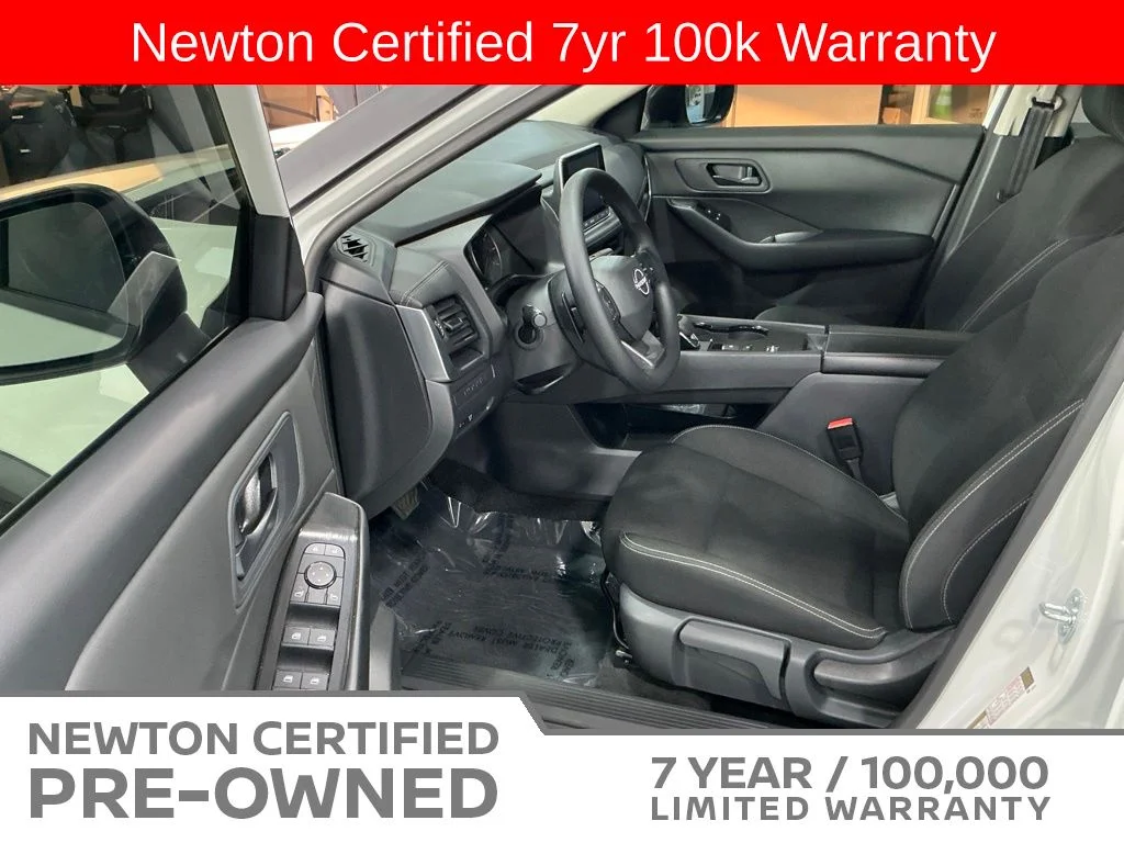 Certified Used 2025 Glacier White Nissan S image 7