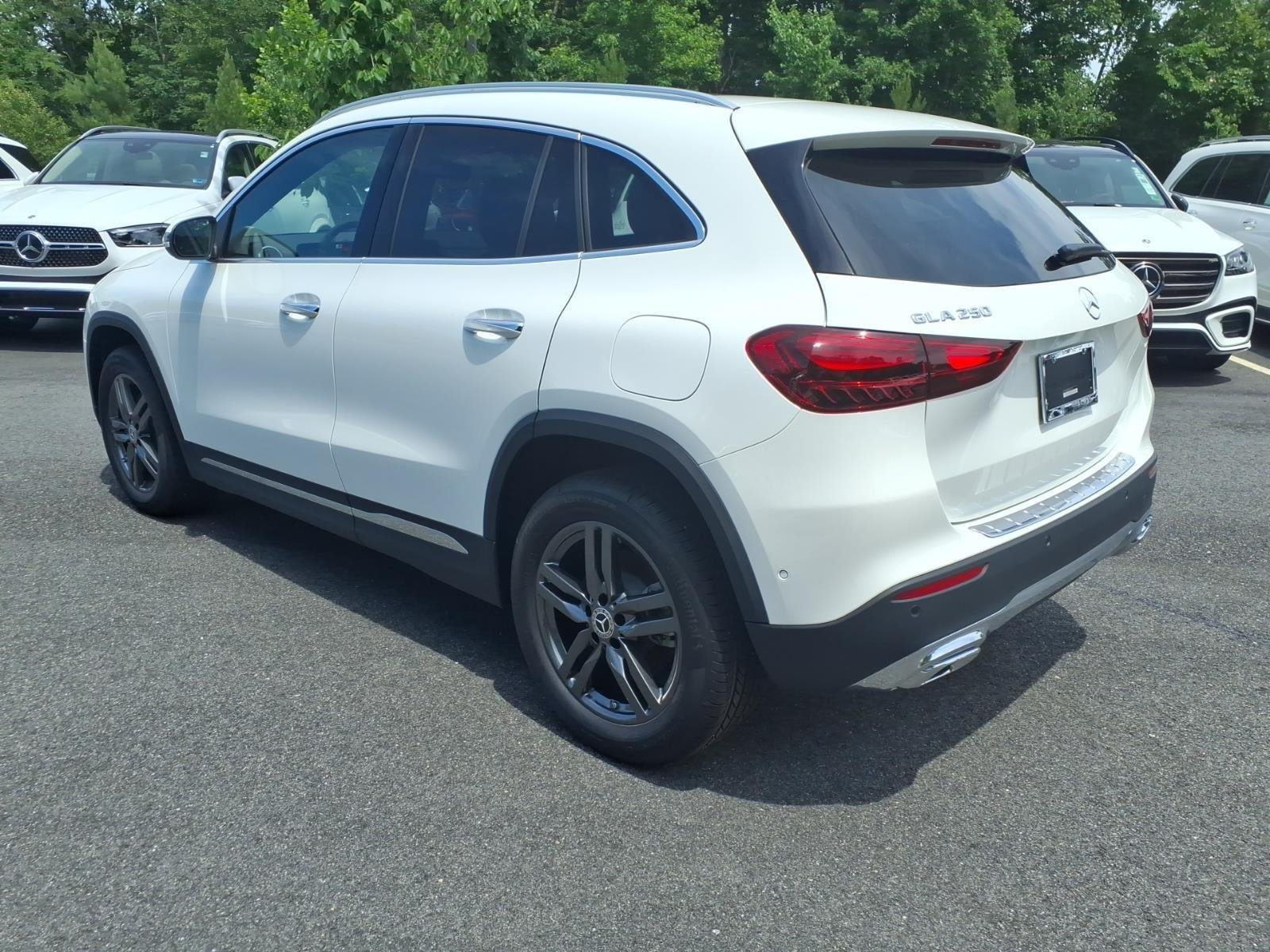 New 2026 Polar White Mercedes-Benz GLA 250 image 8