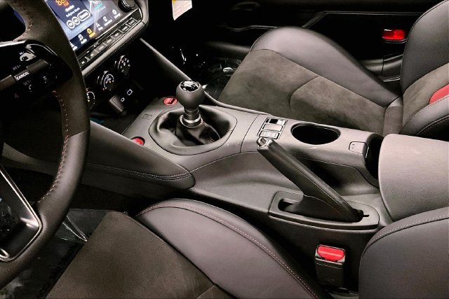 New 2027 Pearl White TriCoat/ Super Black Two Tone Nissan NISMO image 9