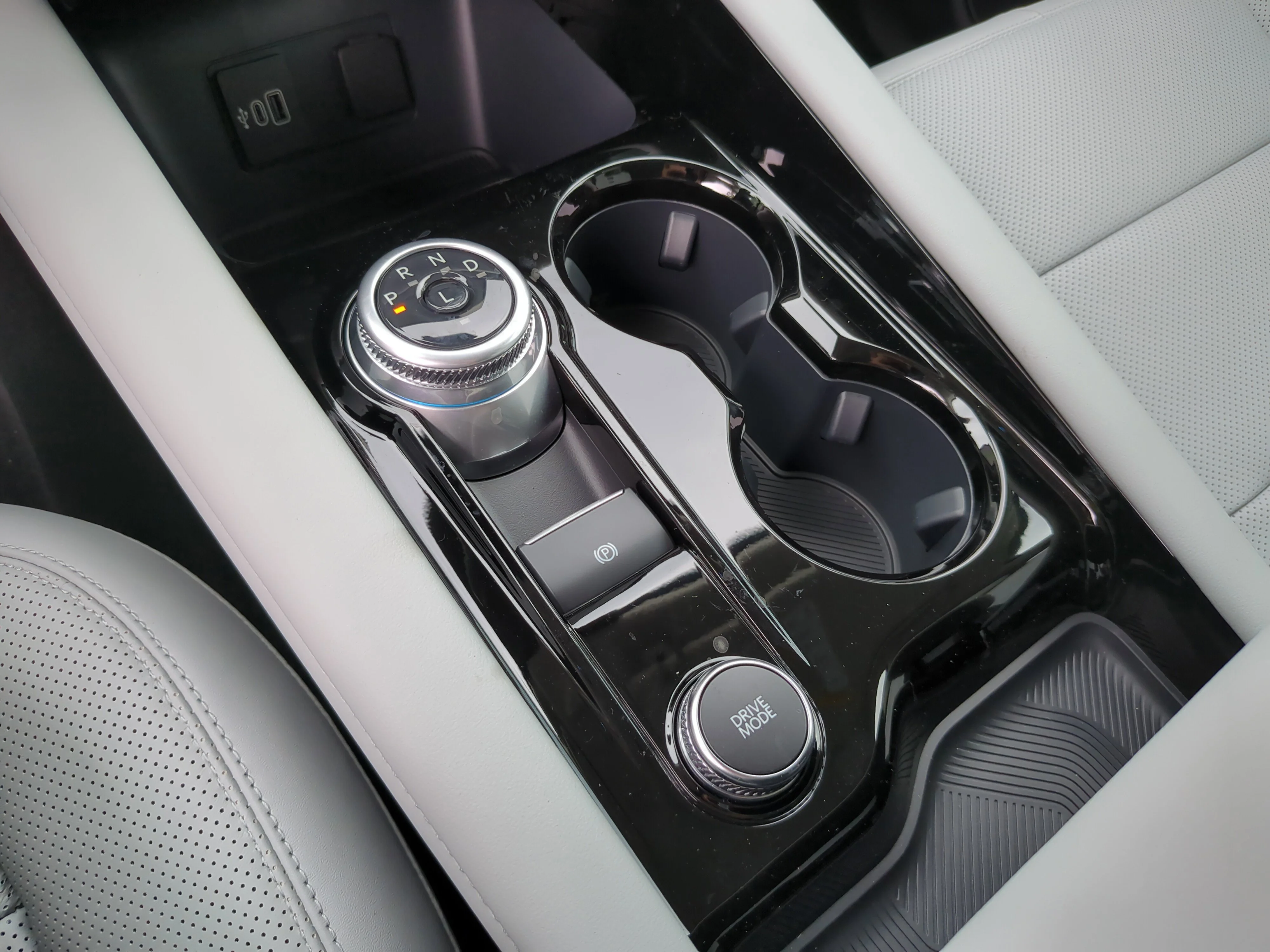 New 2026 Carbonized Gray Metallic Ford Platinum™ image 25