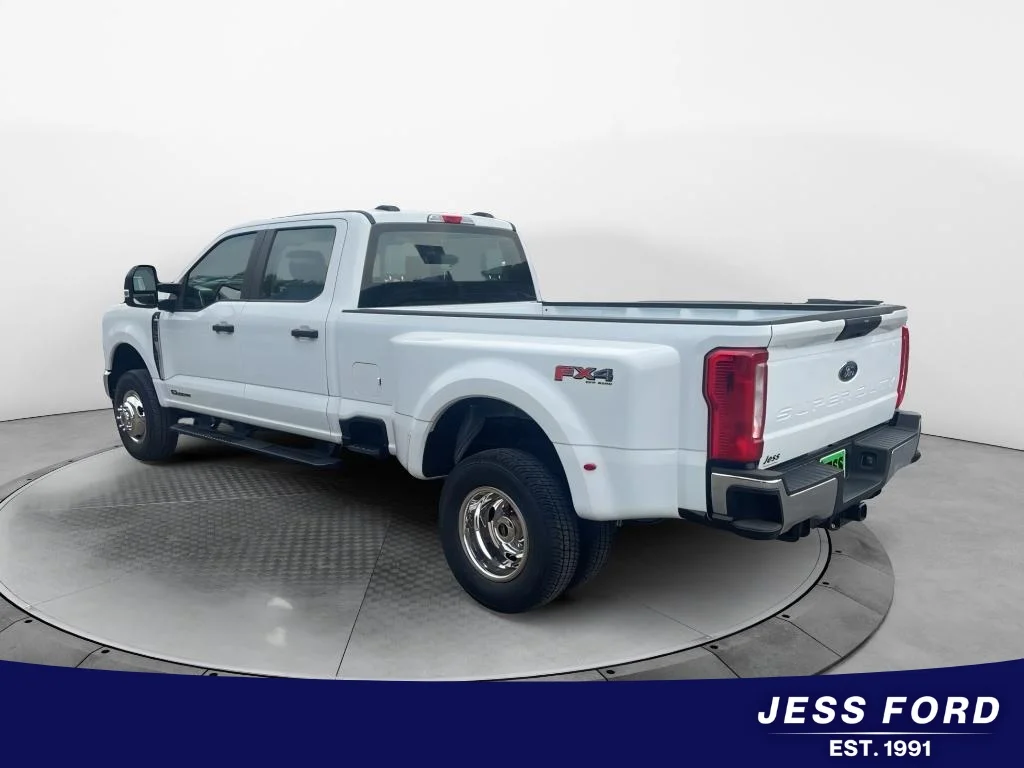 New 2026 Oxford White Ford F-350® XL image 3