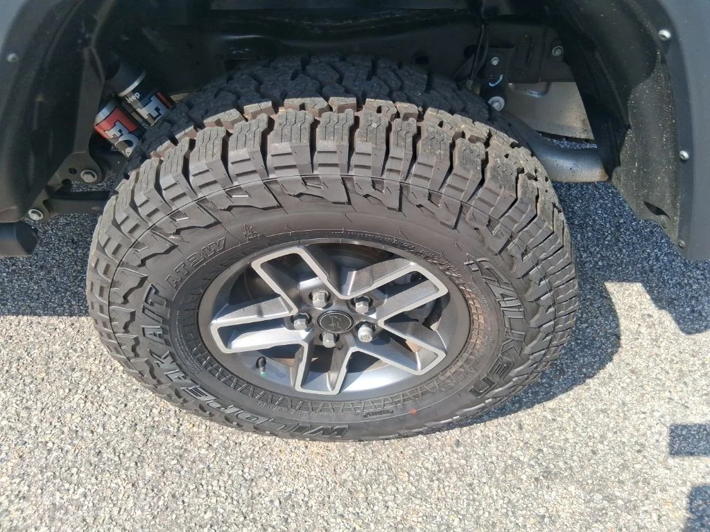 Used 2024 Silver Jeep Mojave image 9