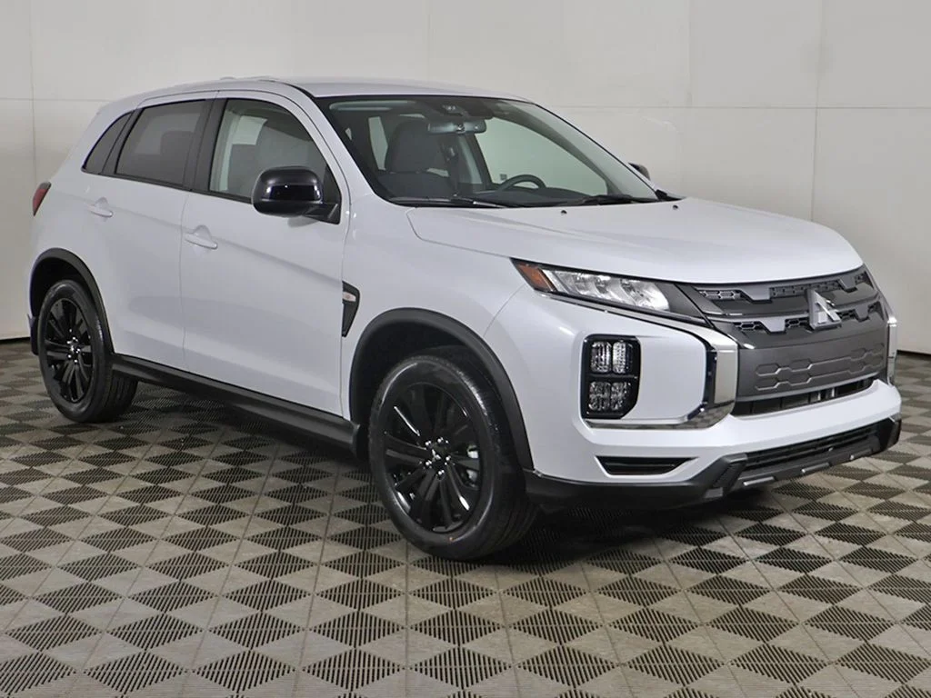 New 2026 White Mitsubishi 2.0 LE image 2