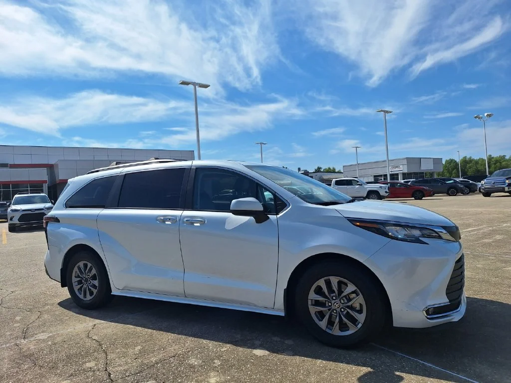 Used 2023 Beige Toyota XLE image 3