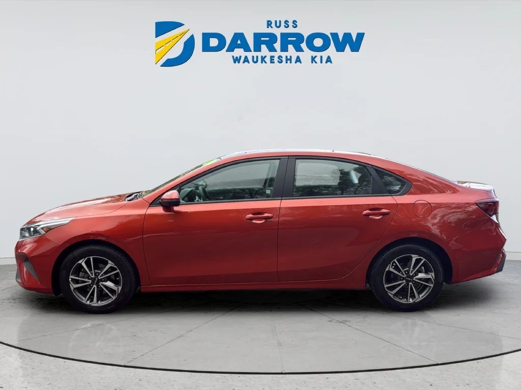 Used 2023 Red Kia LXS image 2
