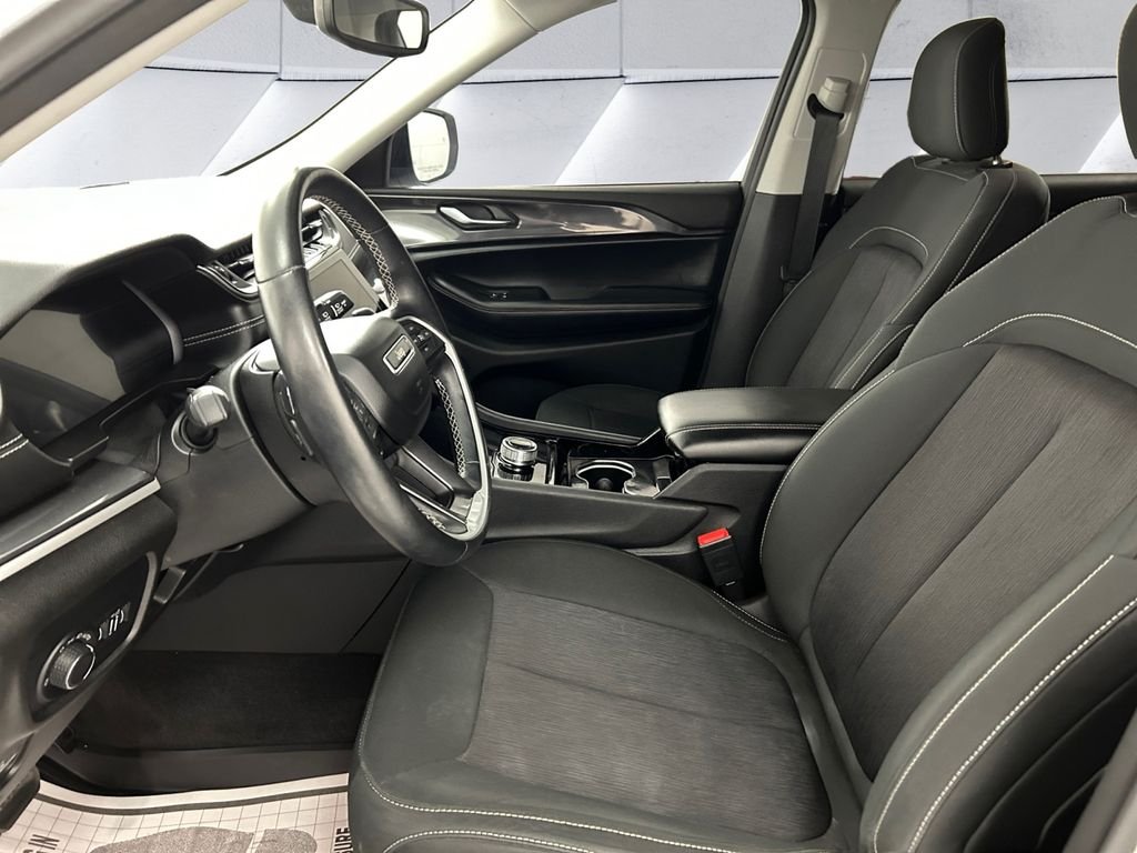 Used 2021 White Jeep Laredo image 7