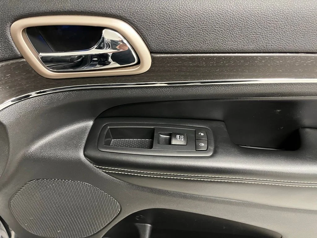 Used 2016 Gray Jeep Limited image 57