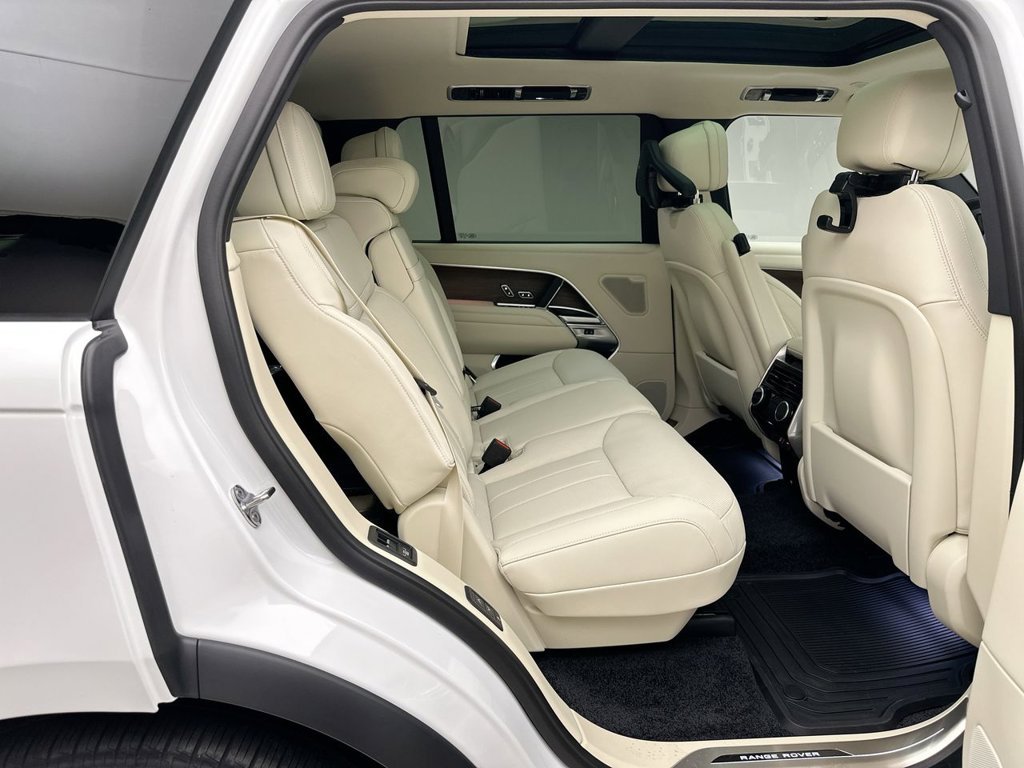 New 2027 Fuji White Land Rover SE image 7