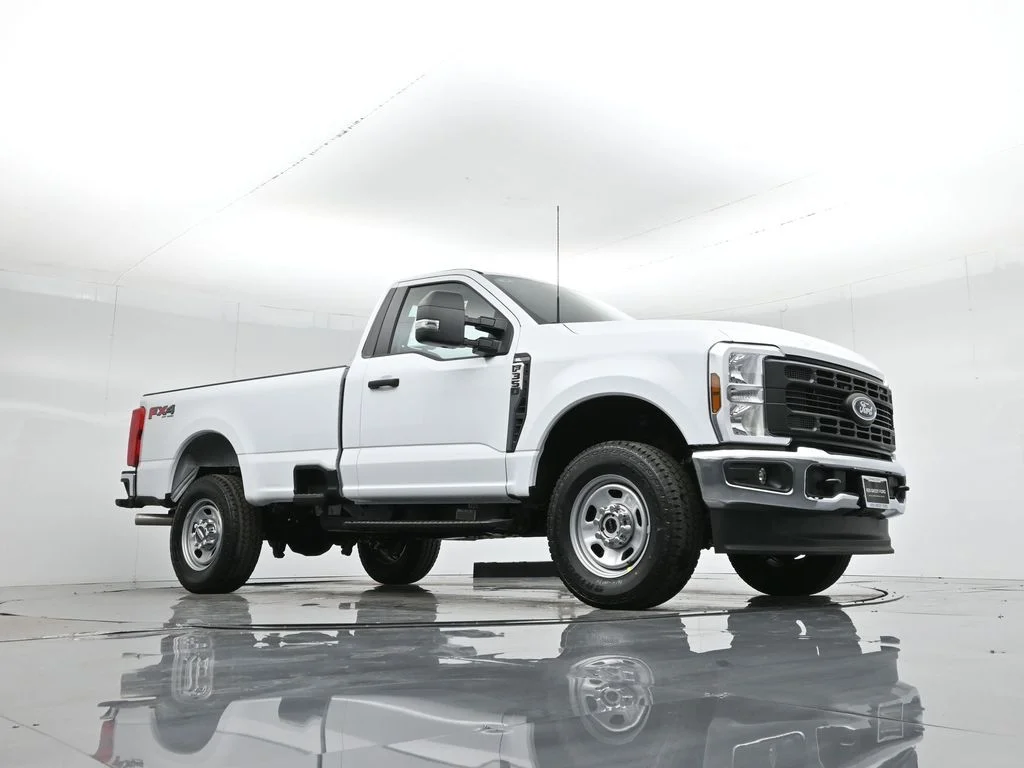 New 2026 Oxford White Ford XL image 3