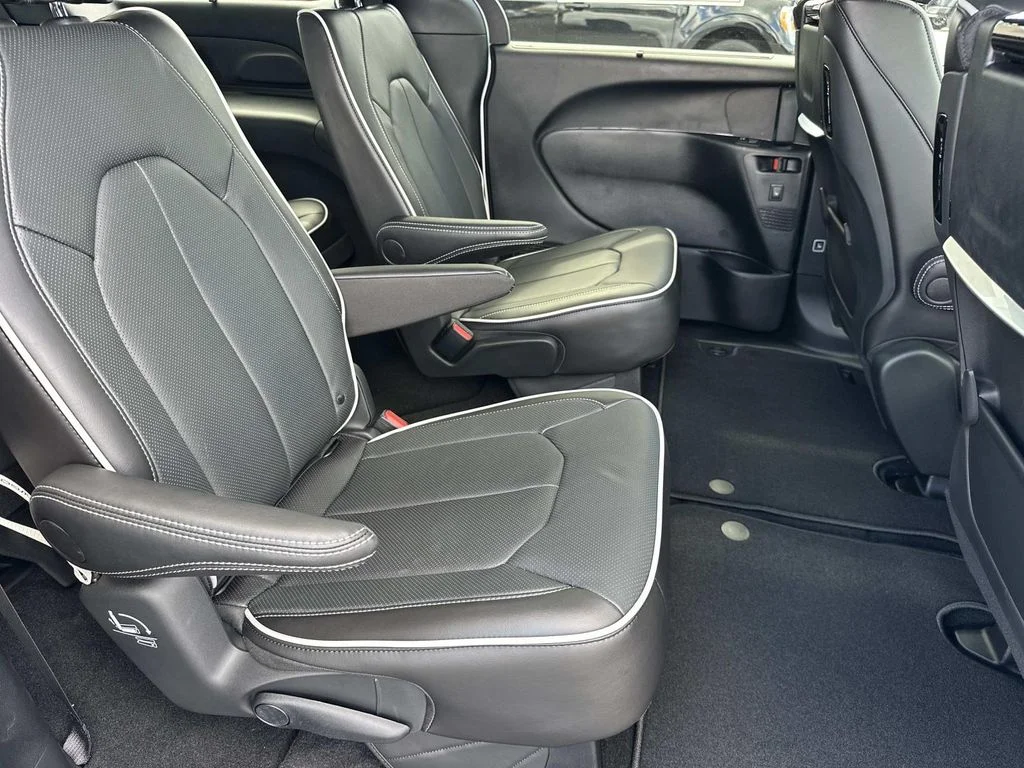 2026 Chrysler Pacifica Limited - Photo 18