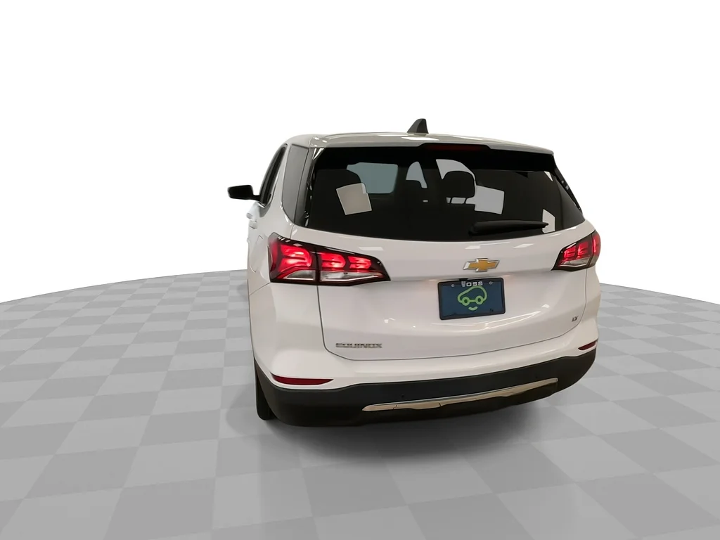 Used 2024 Summit White Chevrolet LT image 8