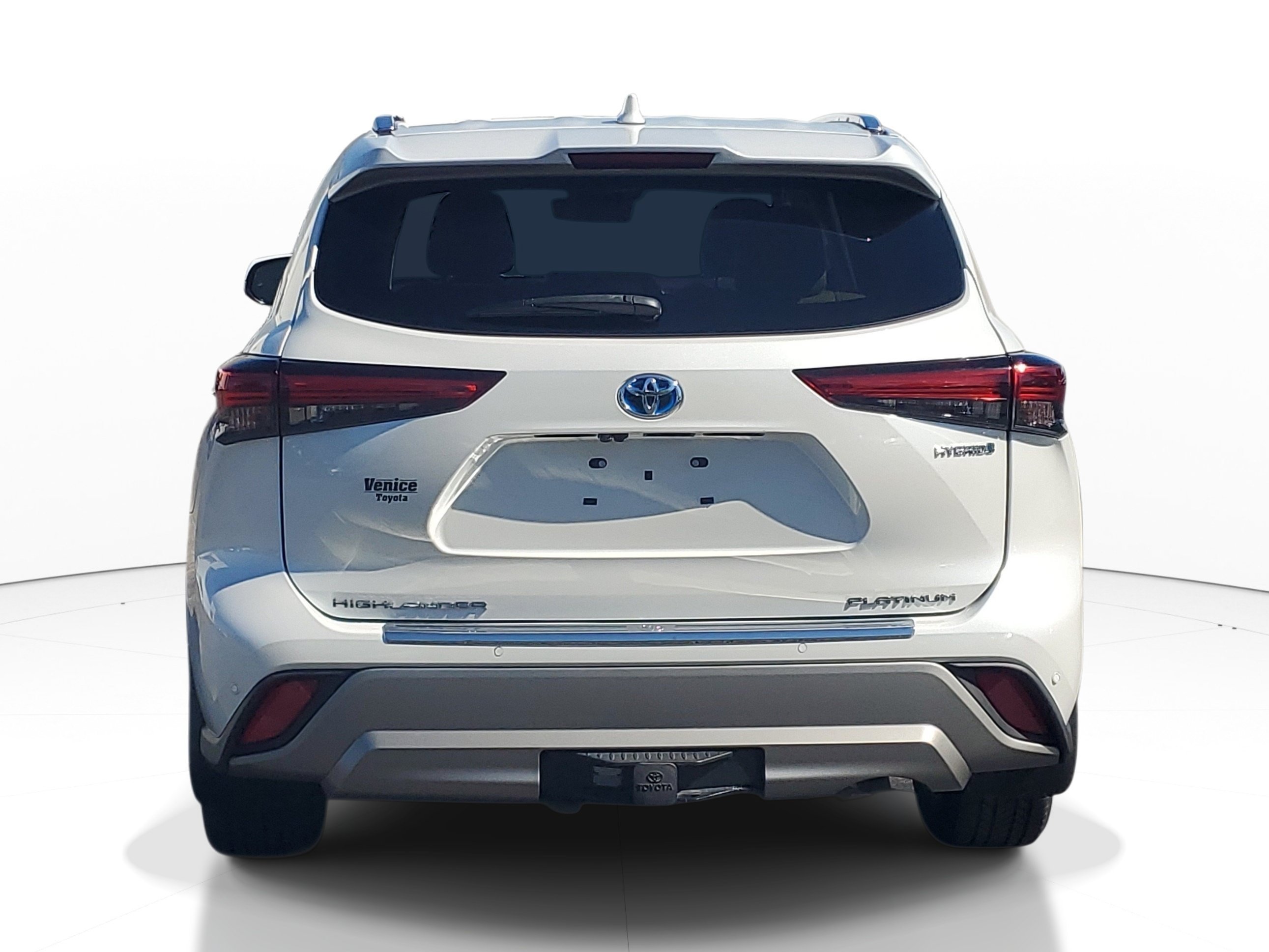 Used 2022 Wind Chill Pearl Toyota Hybrid Platinum image 4